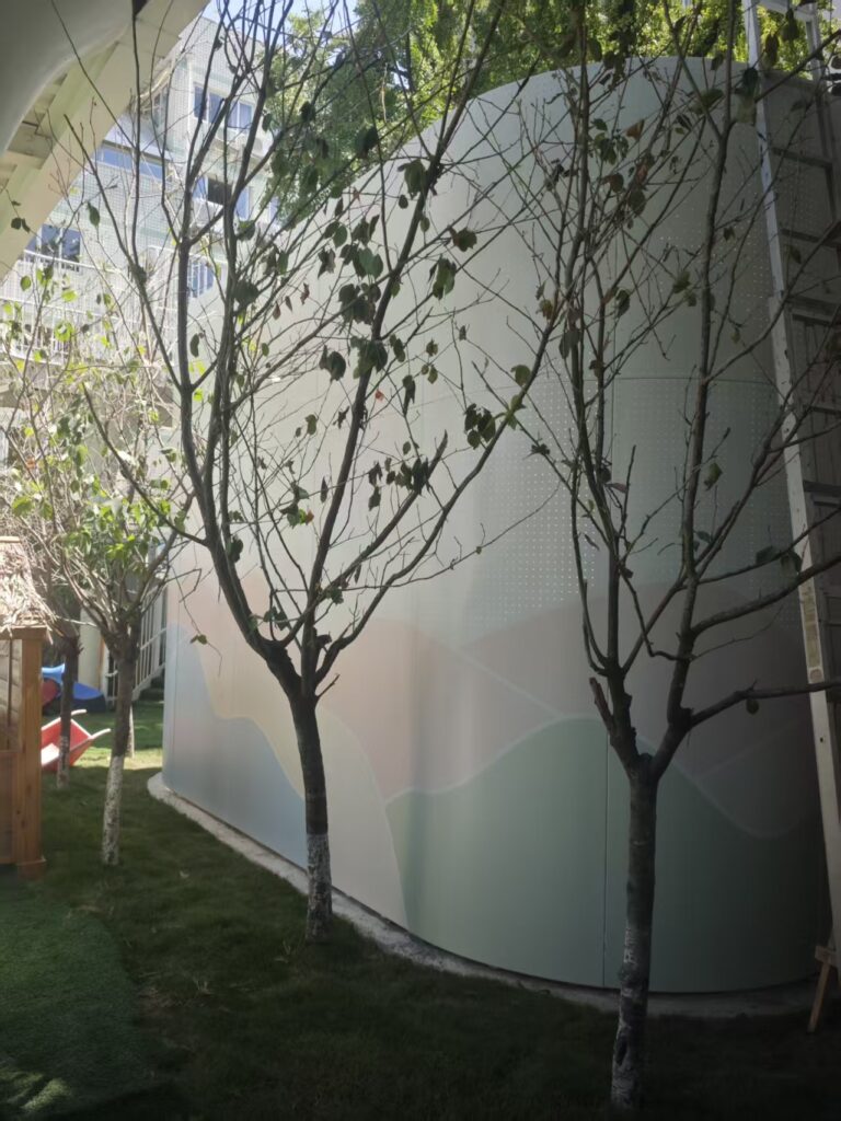 成都玉泉幼儿园UV铝单板 UV铝单板 成都铝单板安装 成都铝单板厂家width=